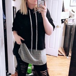 Two layered hoodie with ruffle sleeves